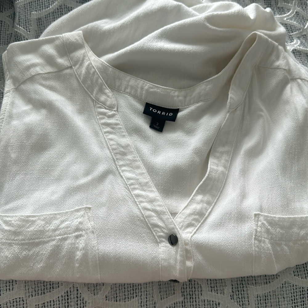 Women’s Sleeveless Blouse